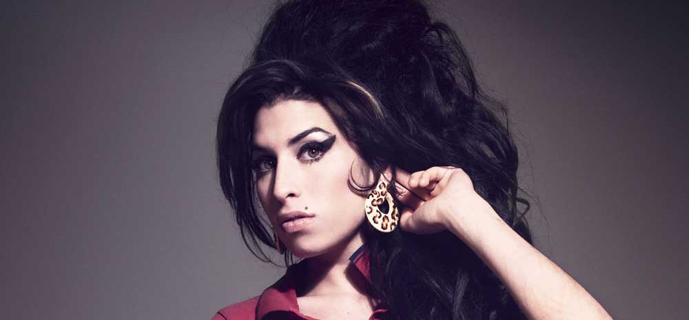 Oggi l’autopsia su Amy Winehouse, compro’ molta droga