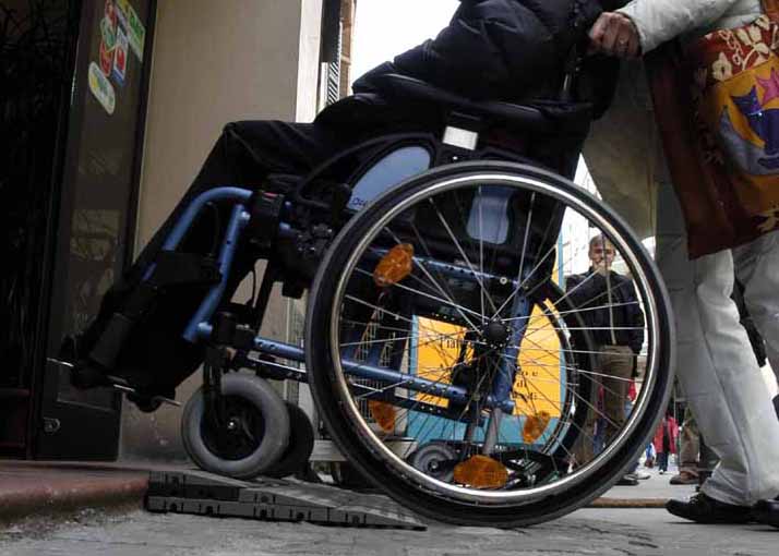 Rn,28/03/06: pedana per portatori di handicap
©Riccardo Gallini_GRPhoto