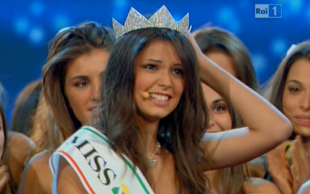 Miss Italia: Stefania trionfa, al liceo lacrime e gioia