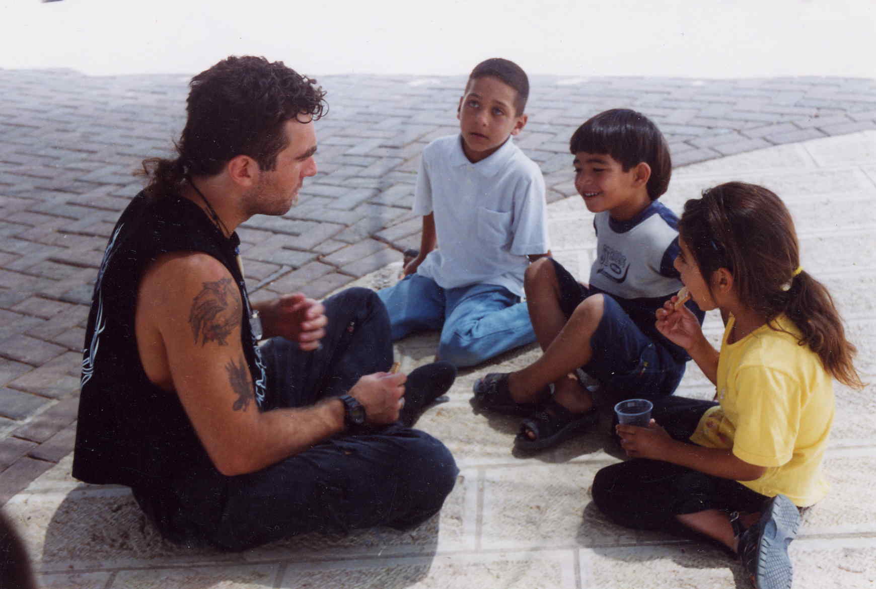 “Restiamo Umani”, il racconto di Vittorio Arrigoni presto su tiKoTV