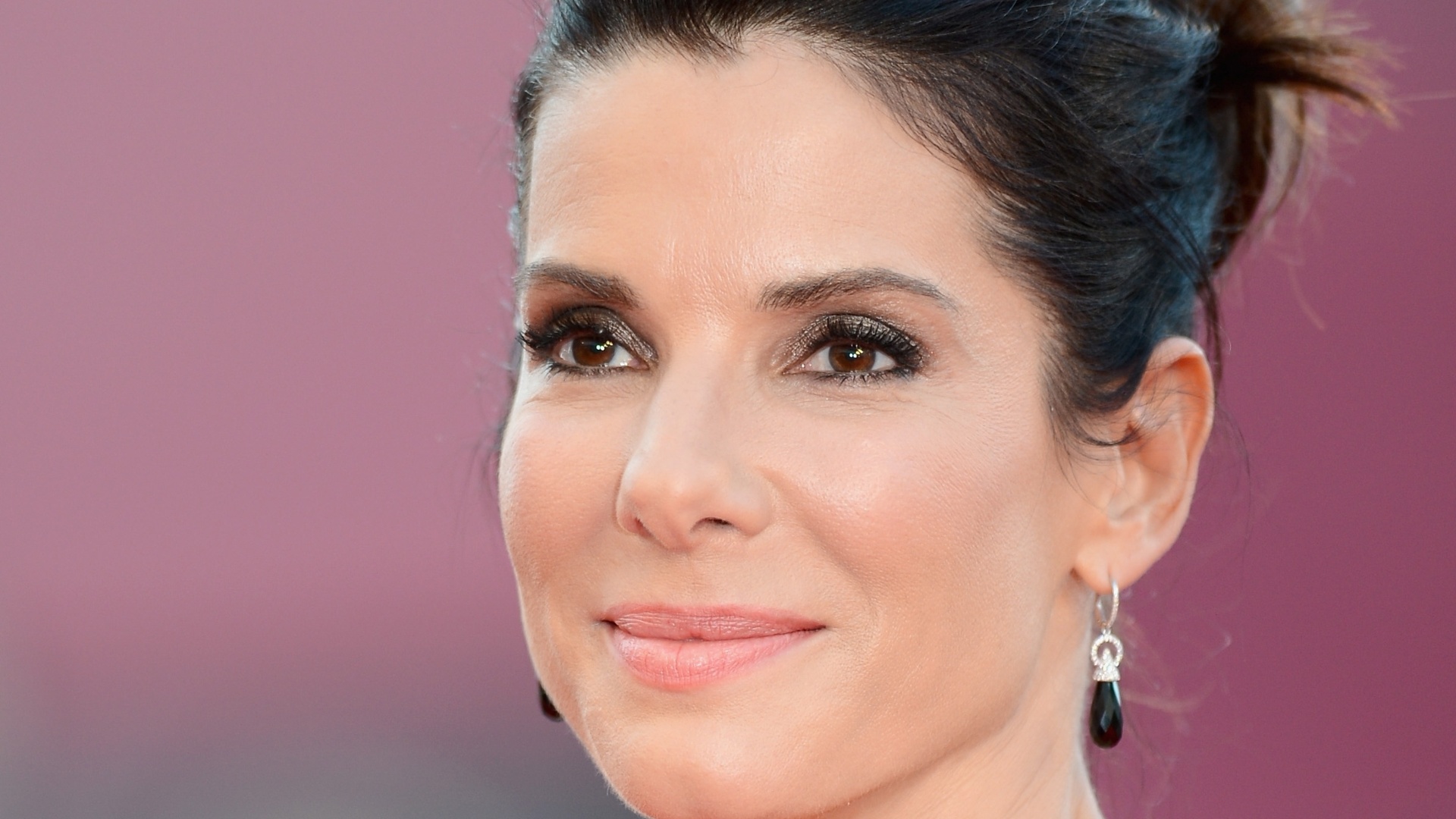 Paura per Sandra Bullock, ‘aiutatemi’