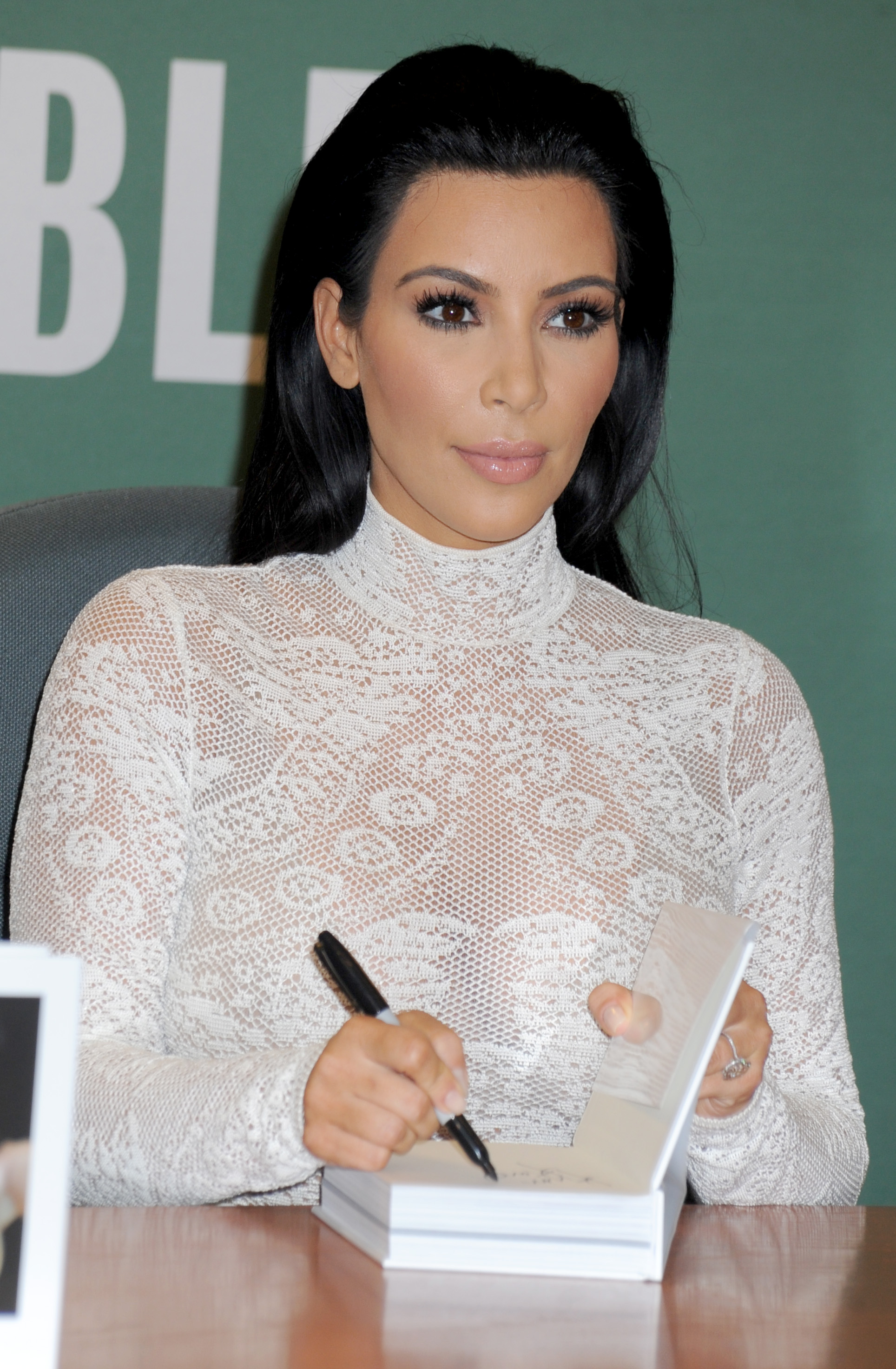 Kim Kardashian signs copies cf 'Selfish'