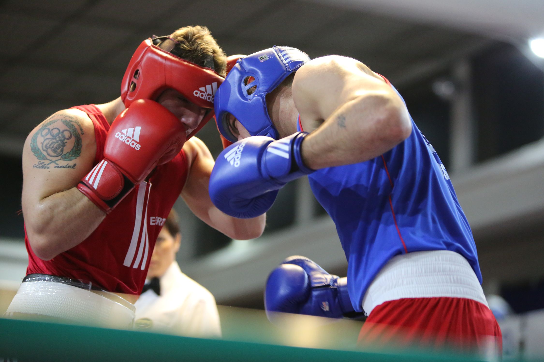 Un pugno al bullismo, a Napoli il no alla violenza sale sul ring