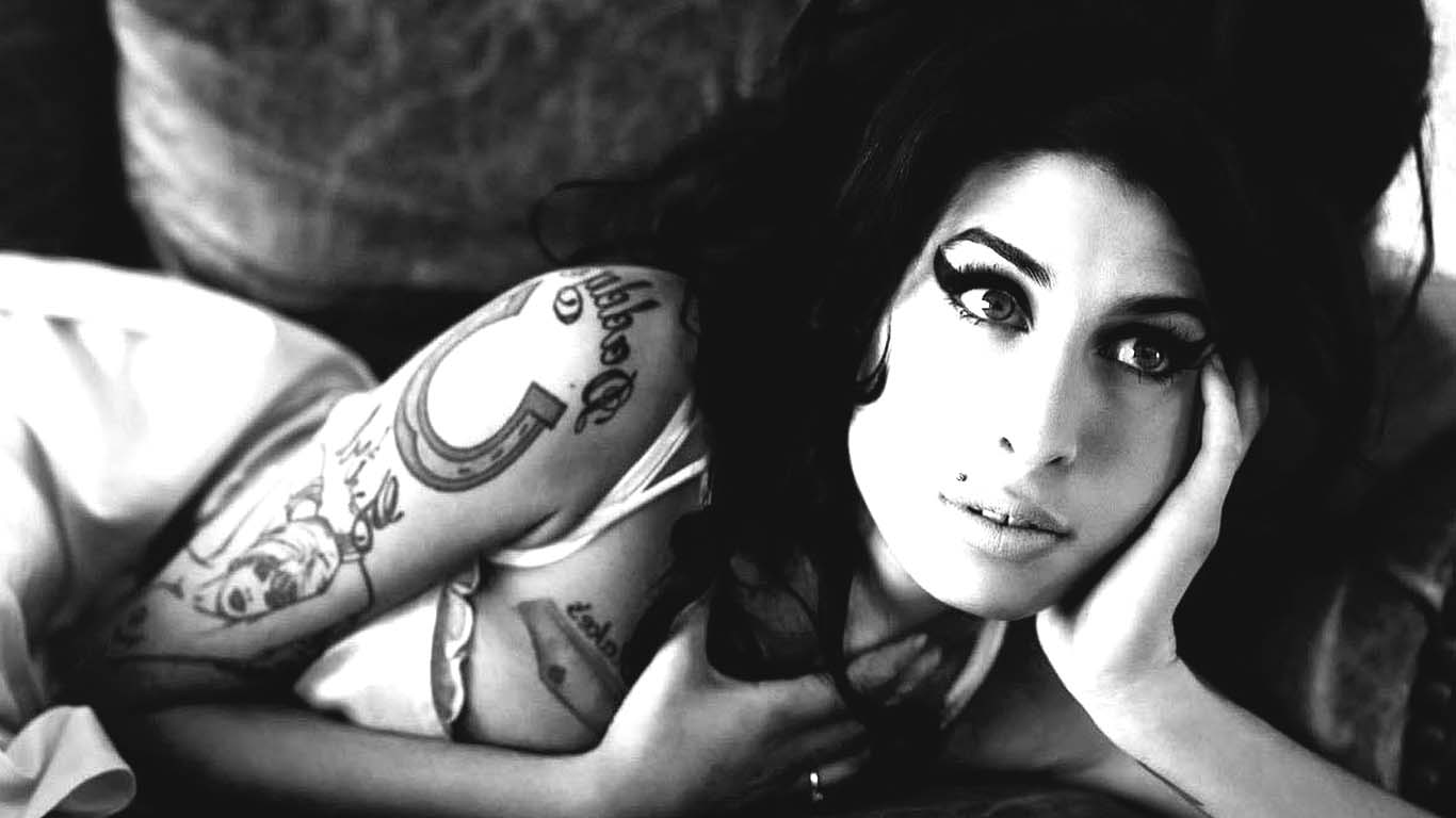 Amy (Winehouse) è morta senza denti e con la sindrome di Tourette