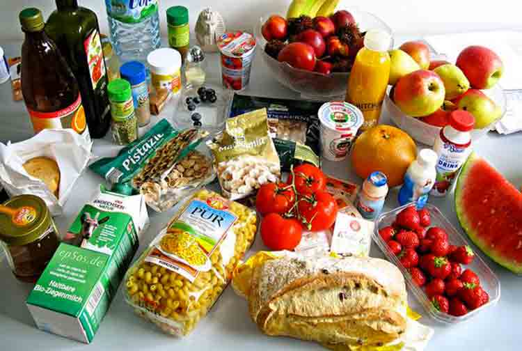 Ecco i dieci alimenti che si possono consumare sempre (o quasi)