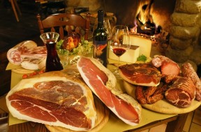 Salumi e formaggi – Prosciutto, spek, lonza, salame…