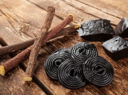 Production steps of licorice, roots, pure blocks and candy.