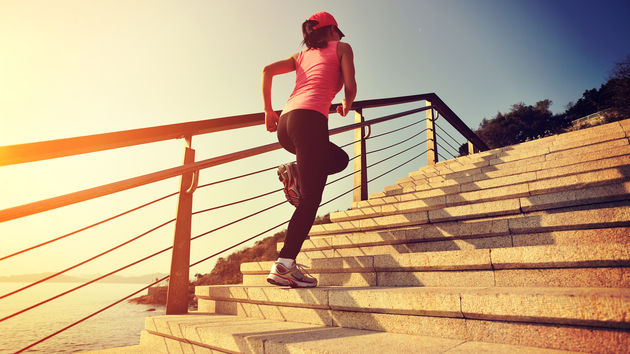 Fare le scale a piedi: l’allenamento perfetto per dimagrire e tenersi in salute