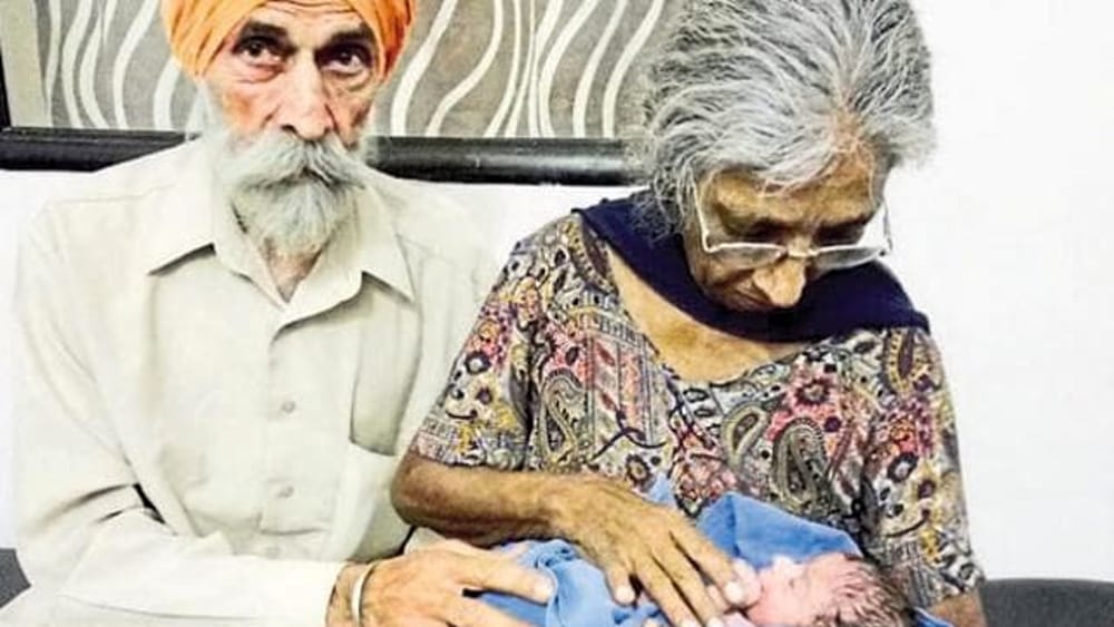 India, donna di 72 anni partorisce il primo figlio. E’ polemica