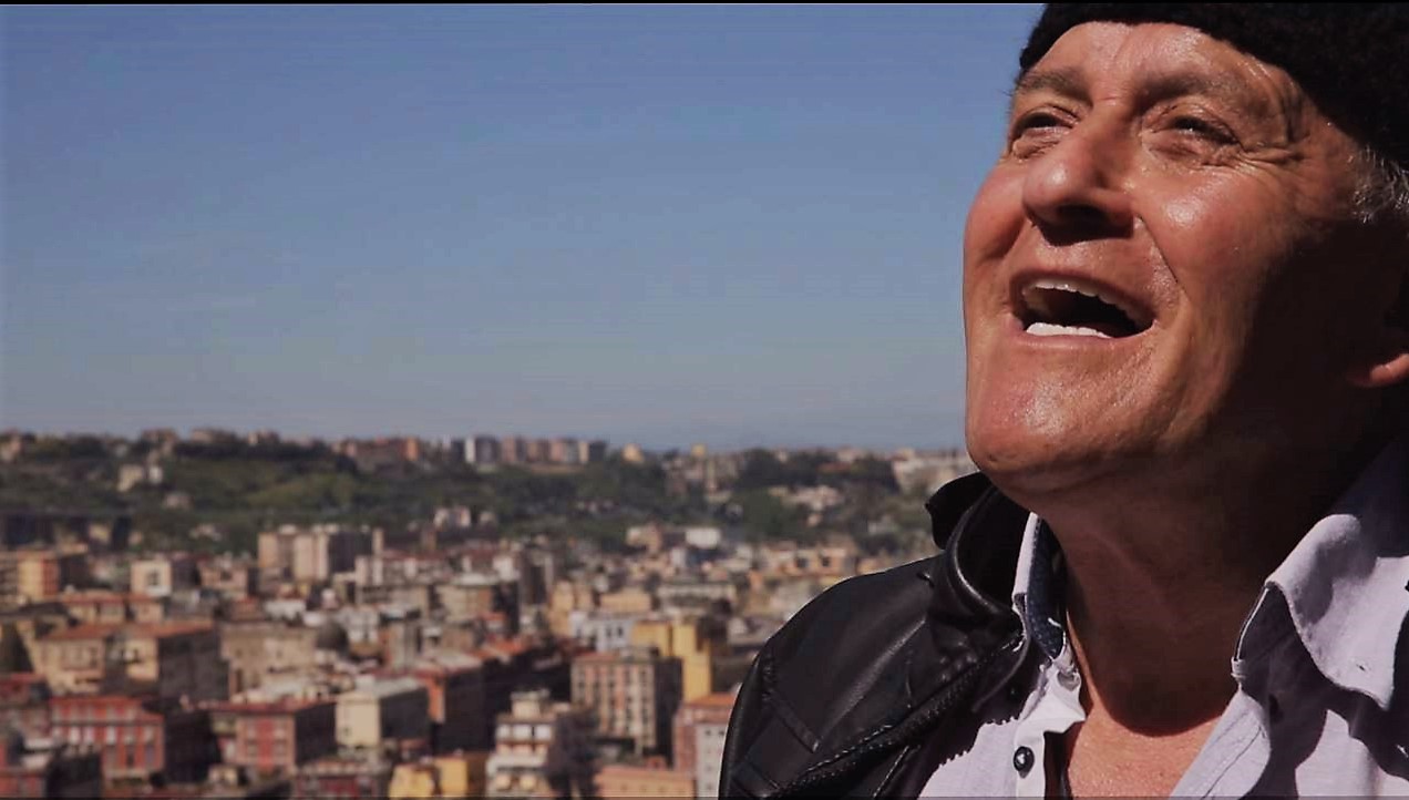 Esce “O SOLE” –  Stefano Artiaco racconta la Napoli dei lavoratori con uno spot positvo anti- Gomorrra scritto da Sal Da Vinci e Federico Salvatore