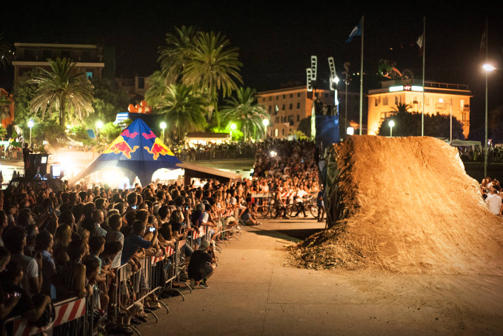 Varazze, domenica 5 giugno al Bici Festival show Brumotti e asta benefica