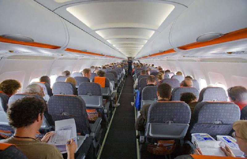 Sporco in viaggio: le 9 cose da non toccare in aereo