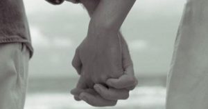 mano nella mano